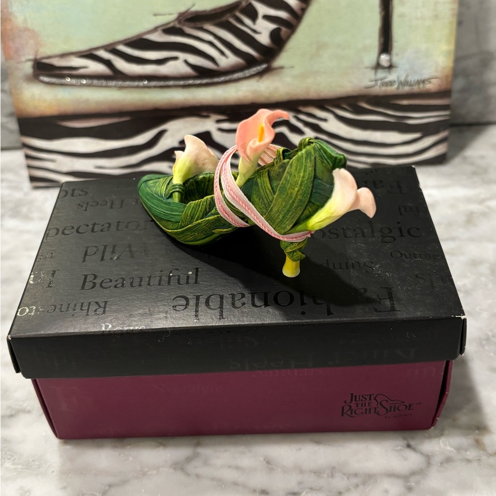 Vintage❤️Collectible: Just The Right Shoe Collectible - Picture 3 of 13